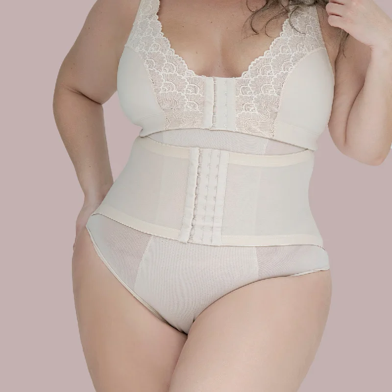 plus-size lace panties with a high-waisted design for all-day comfortFAJA PANTY CON CINTURILLA