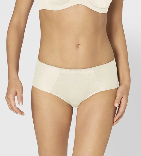 seamless panties with a concealed pocket and a moisture-wicking finishEssential Minimizer Hipster X 10166828 00GT VANILLE